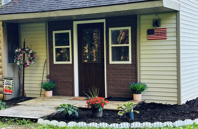 Cozy studio cabin in wonderful Fenton with AC