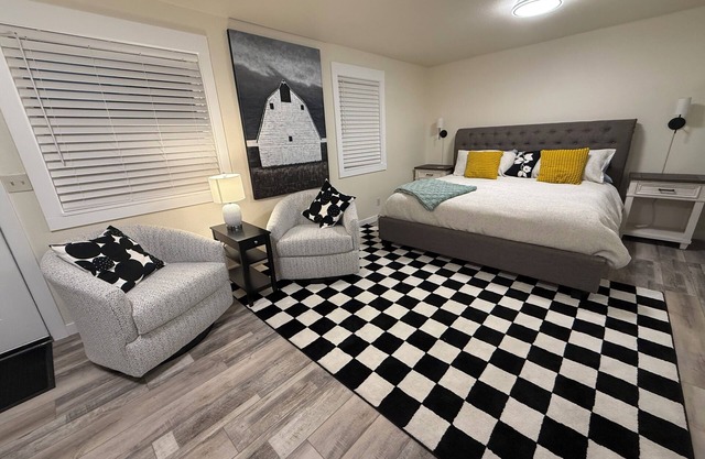 Cozy studio close to Walla Walla University and Roger’s Bakery.