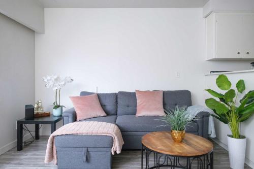 Cozy Studio Condo in Prime Downtown Location