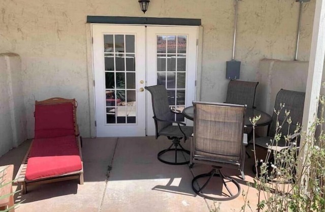 Cozy Studio Condo with Jetted Tub and 2 Pools