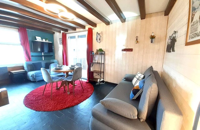 Spacious Studio, Sleeps 4 - Ski-In/Ski-Out, Balcony with Mountain Views, Fully Equipped Kitchen