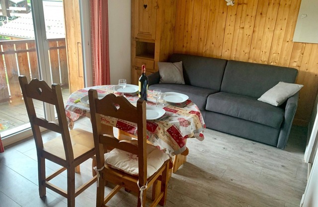 Gemütliches Studio im Zentrum, nahe den Skipisten, Balkon, Parkplatz, für 4 Personen, ohne WLAN