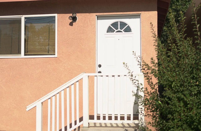 Cozy studio in beautiful Sacramento with AC and more amenities.