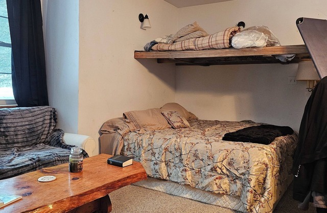 Cozy studio in charming Fryeburg with AC, WiFi. Enjoy your stay