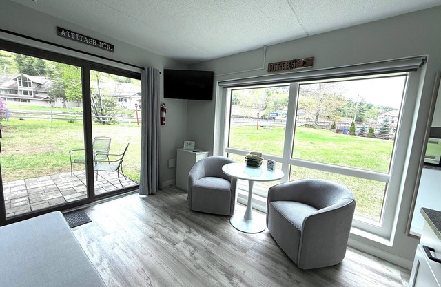 Cozy studio in delightful Bartlett with AC, WiFi, fitness room