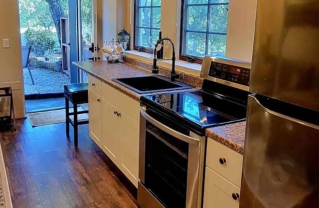Cozy studio in lovely Atascadero with AC, WiFi