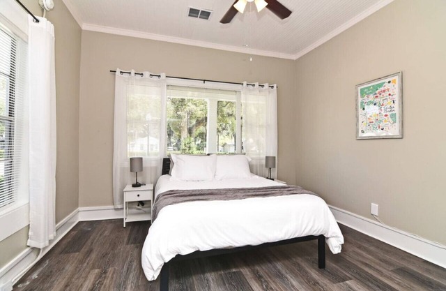 Cozy Studio in Winter Garden