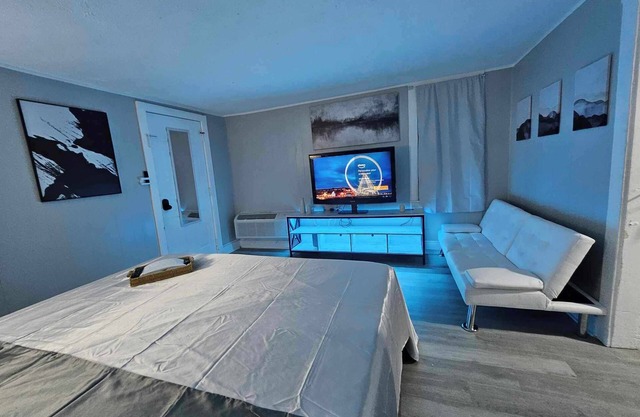 Cozy Studio/K Bed@Central Louisville