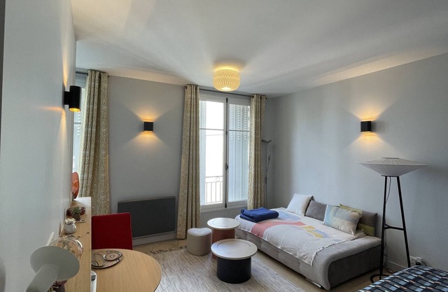 Cozy Studio Near Champs-élysées