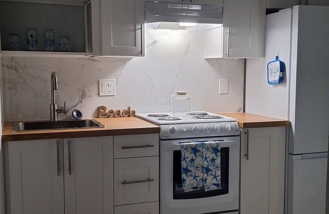 Cozy studio near Sawgrass Mills Mall and Amerant Bank Arena with WiFi & AC.