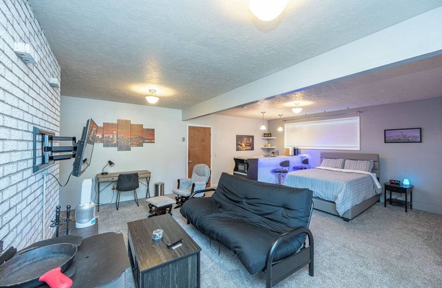 Cozy Studio Near Scenic Midtown Lacey! Close to Shopping & Restaurants