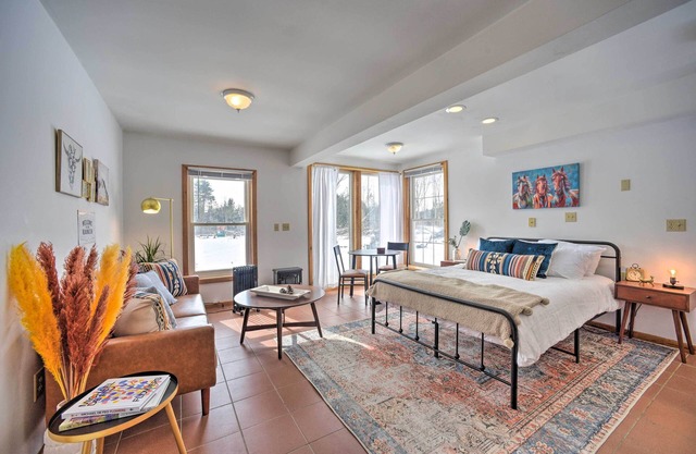 Cozy Studio on Secluded 55 Acres w/ Fire Pit!