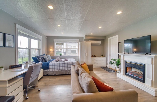 Cozy Studio - Queen size bed and sofa bed