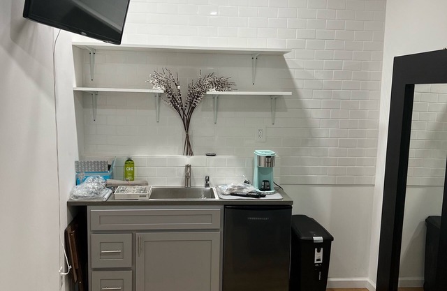 “Cozy Studio Retreat with Private Entrance & Parking near NYC -Westchester Gem!"