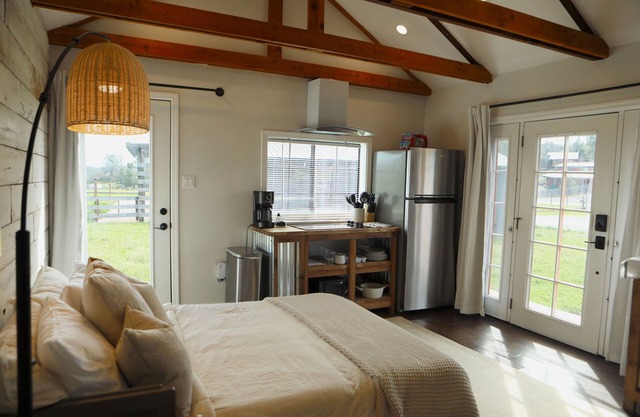 Cozy Studio Retreat: Romance & Serenity Await