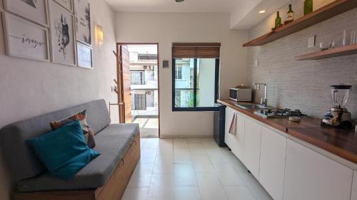 Cozy studio steps from the beach and downtown