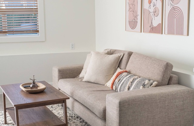 Cozy studio suite, walking distance to the beach and restaurants!