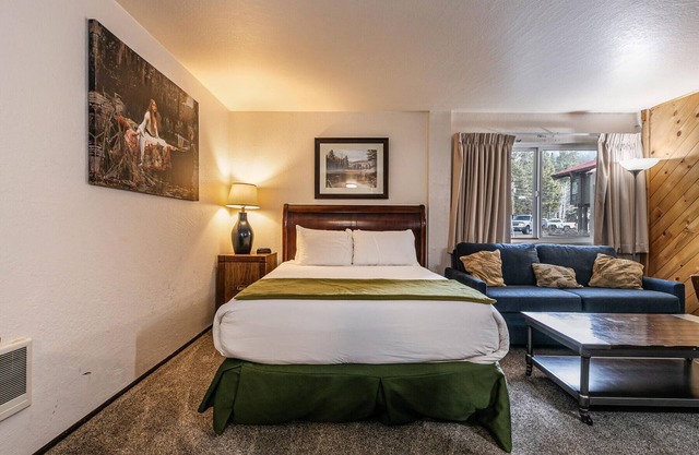 Cozy Studio w/Kitchenette Easily Accessible at Donner Lake Village