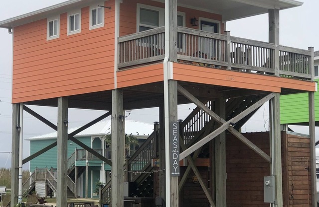 Cozy studio walking distance to the beach, Seas the Day Beach House