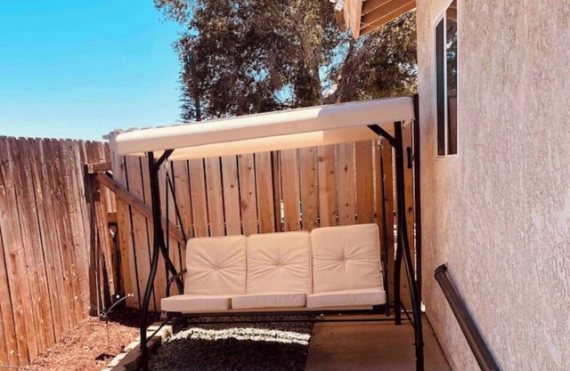 Cozy studio with private Yard
