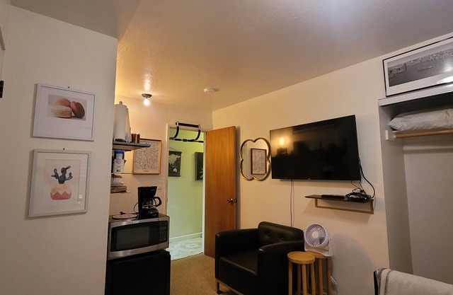 Cozy studio with WiFi in El Sobrante