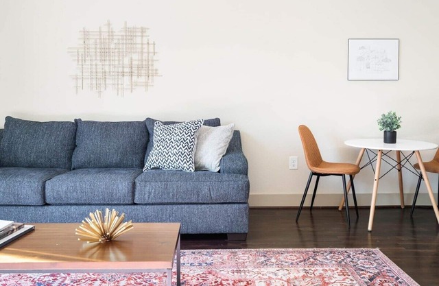 Cozy & Stylish 1BR Balcony Views Included