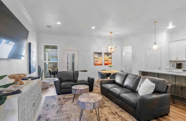 Cozy & Stylish 3BD near LSU