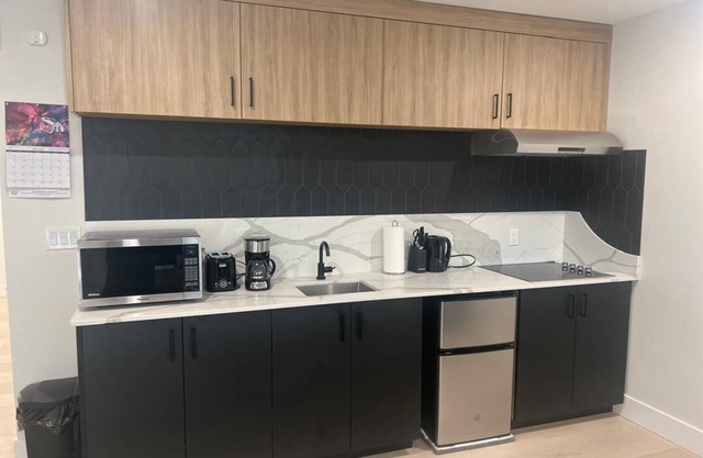 Cozy Suite in a New Division close to the University