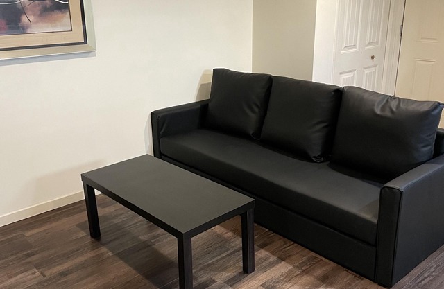 Cozy Suite in family neighborhood, near hiking trails and park