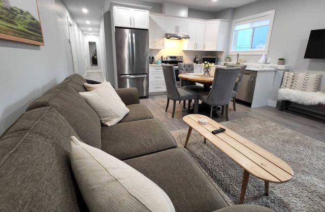 Cozy suite in the heart of Cowichan Bay with private entrance