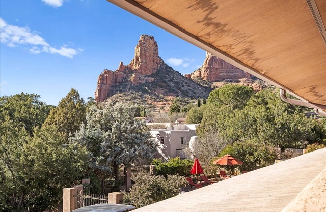 Cozy suite in the Village of Oak Creek, a short distance to Bell Rock