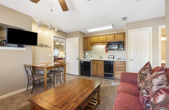 Cozy Suite with Kitchenette at Relaxing StoneBridge Village