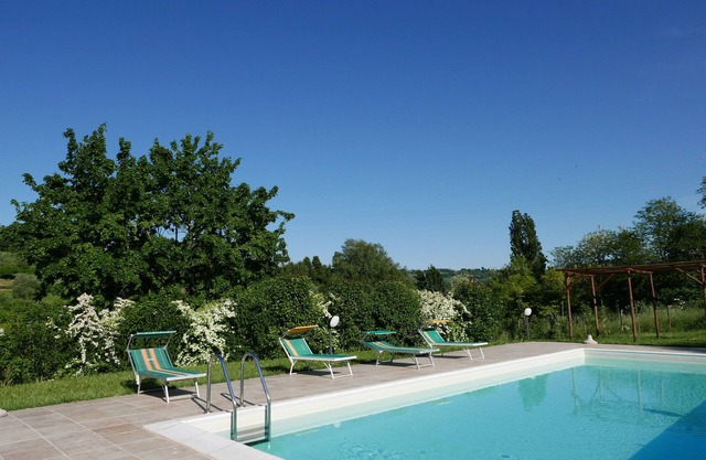 Komfortable Suite mit Küche und Pool im Ferienhaus von den Stränden entfernt