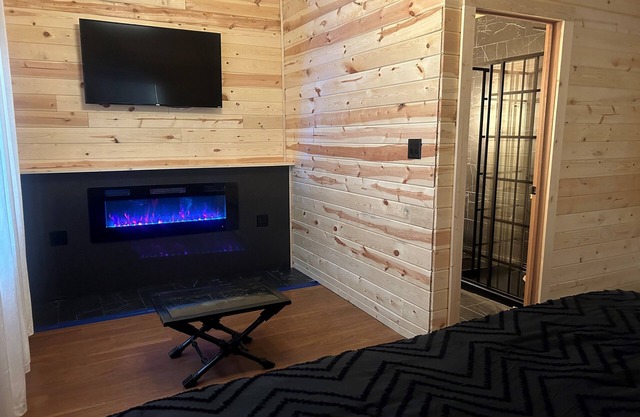 Cozy suite with modern amenities located at the Black Pearl of Paradise