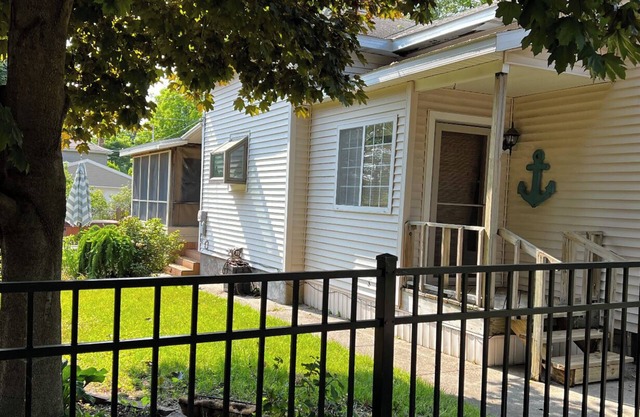 Cozy Summer Home Sleeps Up To 7 Within 5 Minutes Of Lake Michigan