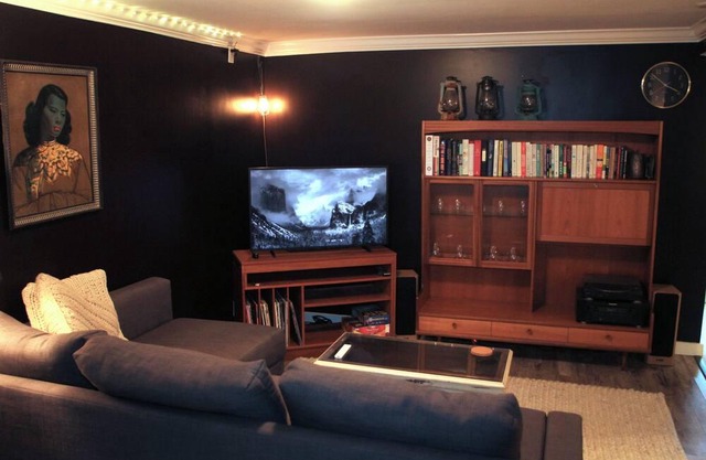 Cozy Sunrise Suite in hip East Van neighbourhood