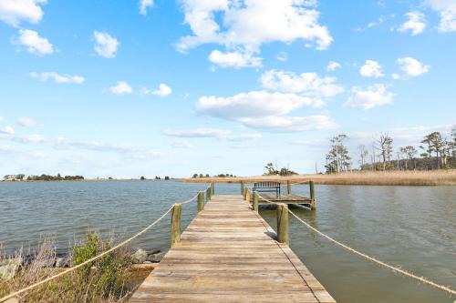 Cozy Sunrise Waterfront Cottage & Dock