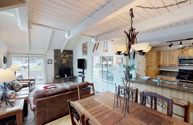 2 Tennis Village: 2 BR / 2 BA Loft Wohnung in Sunriver, 6 Personen