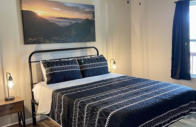 Brand new home! Cozy Sunset Retreat with a Beautiful Mountain View! BRAND NEW