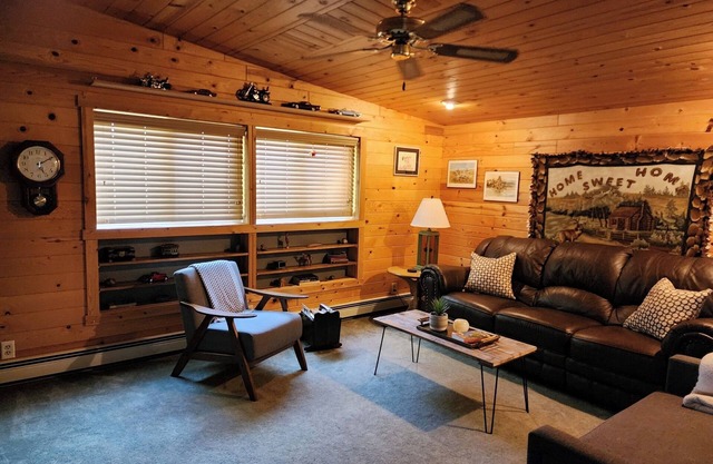 Cozy, well-appointed and clean cabin minutes from Lake Superior & the Porkies