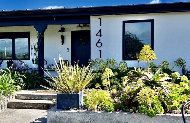 Cozy Surf Ranchita with Unique Character, Hot Tub & Sauna