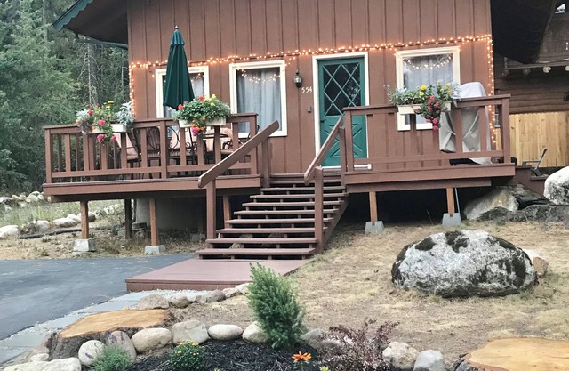 Cozy Swiss Style Chalet with Hot Tub