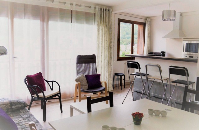 T3 rénové avec balcon et services en plein centre de Barcelonnette, idéal pour 6 personnes