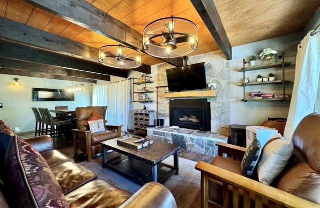 Cozy Tahoe Retreat Huge Yard