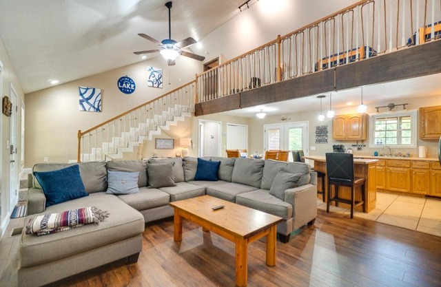 Cozy Tennessee Lake House with Grill and Fire Pit!