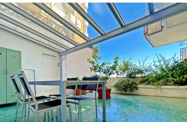 Cozy Terrace - Ein Schlafzimmer Wohnung, Schläft 4