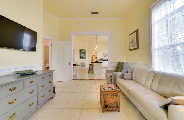 Cozy Thomasville Cottage - Walk to Downtown!