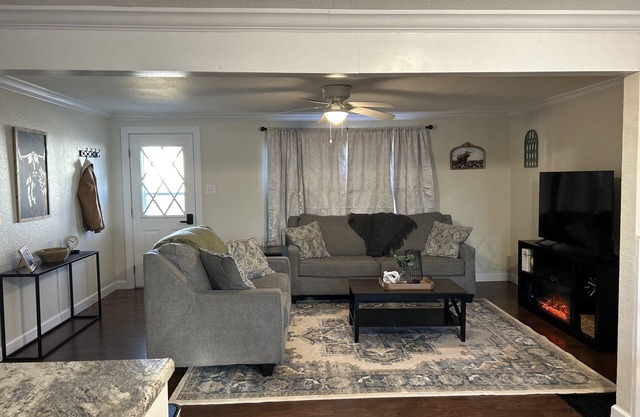 Cozy Three bedroom home in Central Farmington