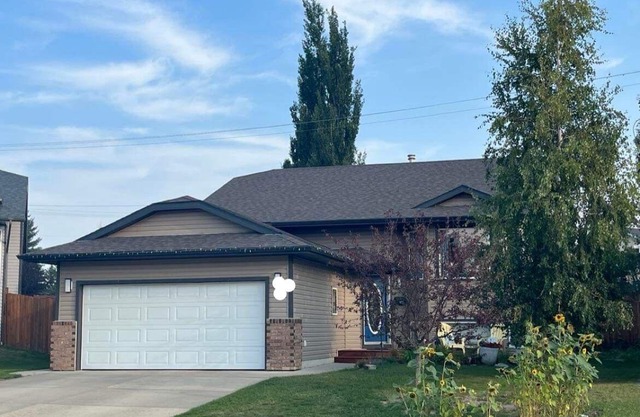Cozy three bedroom retreat; 60 minutes to mountains! Discount for longer stay