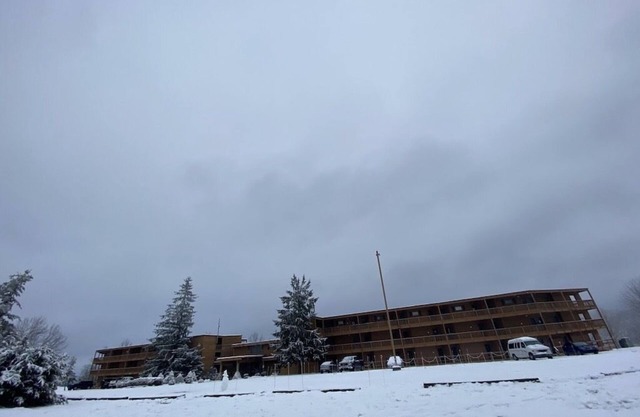 Cozy three bedroom, ski-in ski-out condo located 2 miles off exit. Sleeps 10